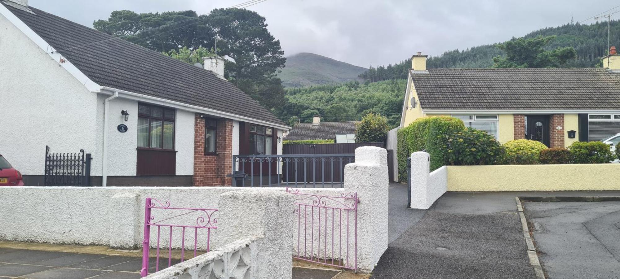 Mourne Hikers' Cottage นิวคาสเซิล ภายนอก รูปภาพ